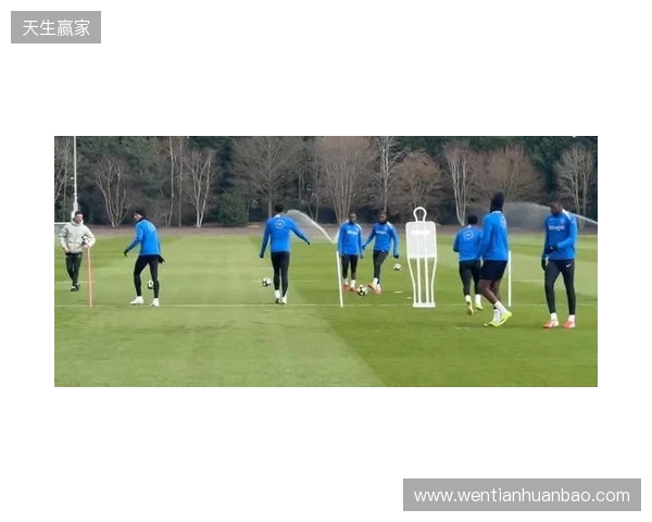 跟队:埃斯特旺参加了切尔西的公开训练,里斯、约恩森缺席
